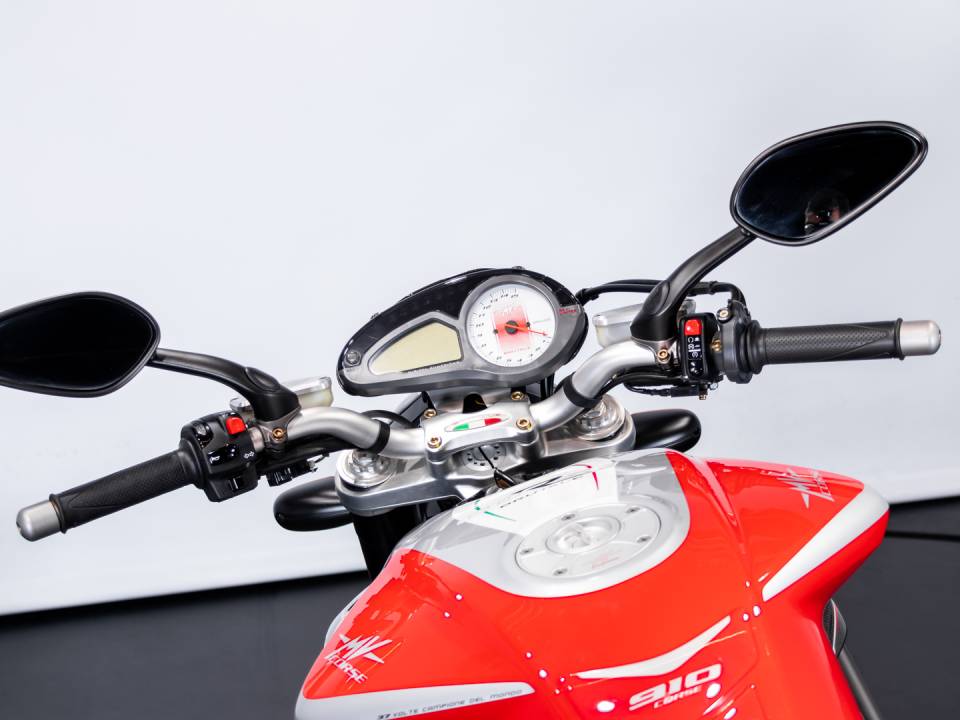 Image 34/47 of MV Agusta DUMMY (2006)