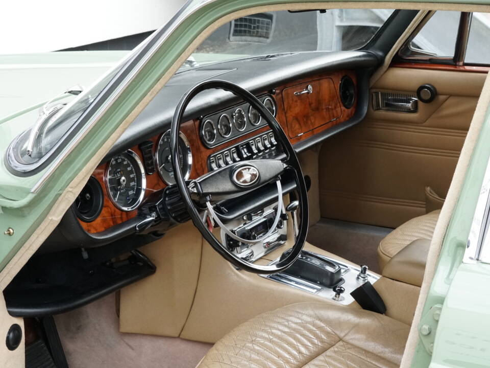 Image 21/30 of Jaguar XJ 6 4.2 (1970)