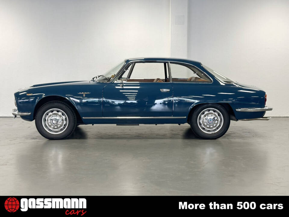 Image 4/15 of Alfa Romeo 2600 Sprint (1965)