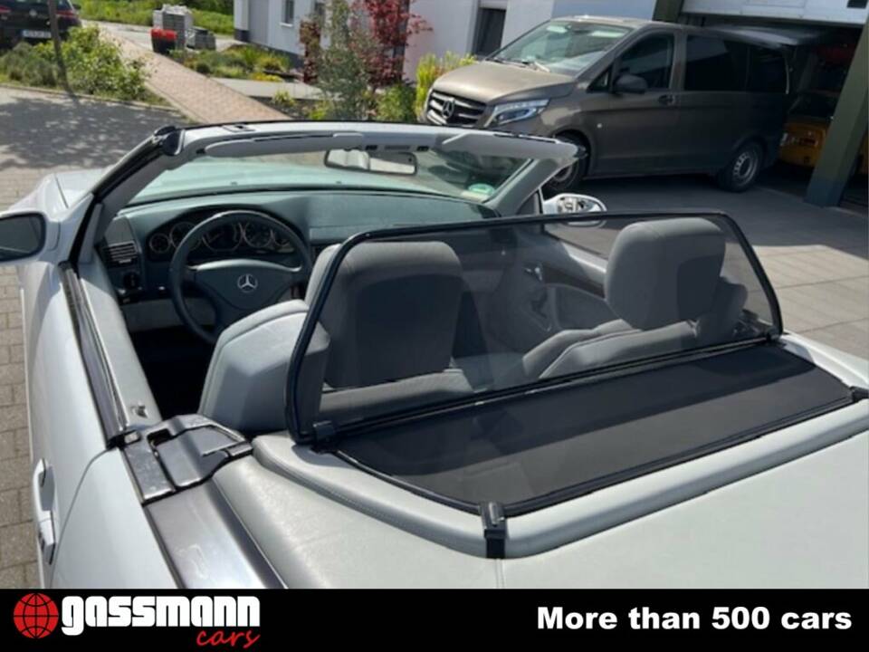 Immagine 8/11 di Mercedes-Benz SL 500 (2000)