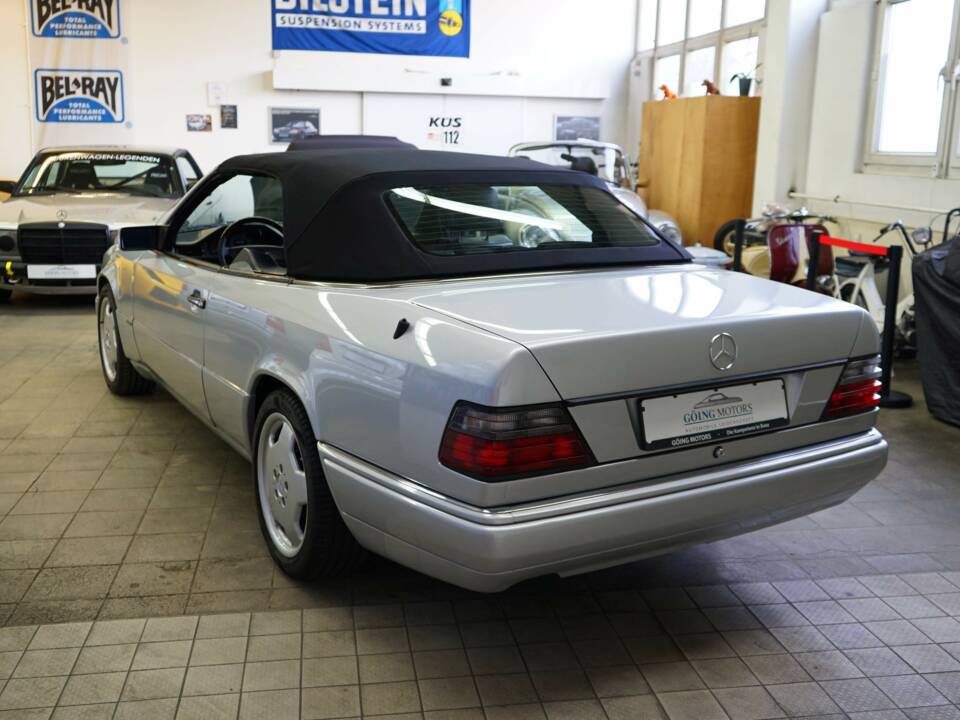 Bild 11/69 von Mercedes-Benz E 320 "Final Edition" (1997)