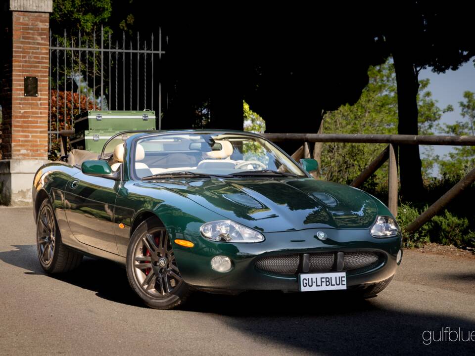 Image 14/70 of Jaguar XKR (2004)