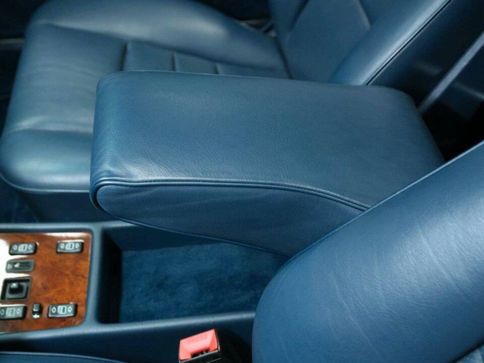 Bild 25/50 von Mercedes-Benz 560 SEC (1988)