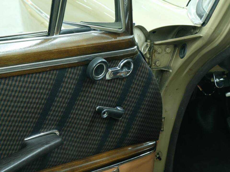 Image 25/50 of Mercedes-Benz 300 SE (1964)