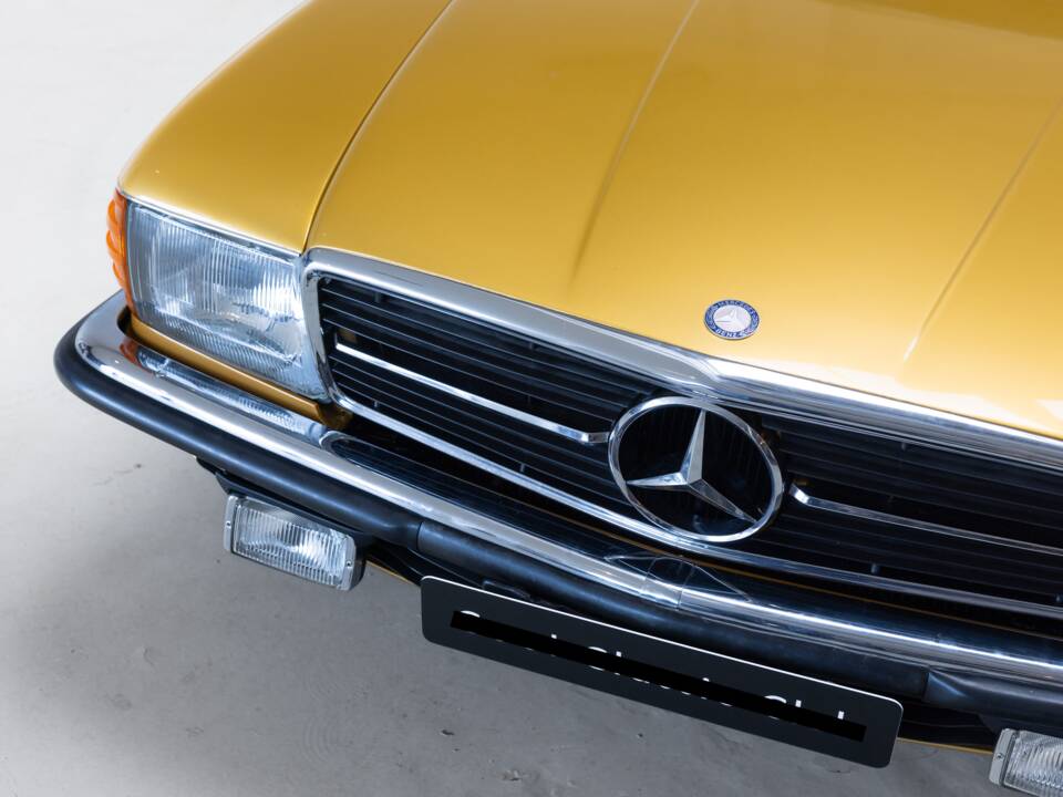 Image 22/32 of Mercedes-Benz 350 SLC (1971)