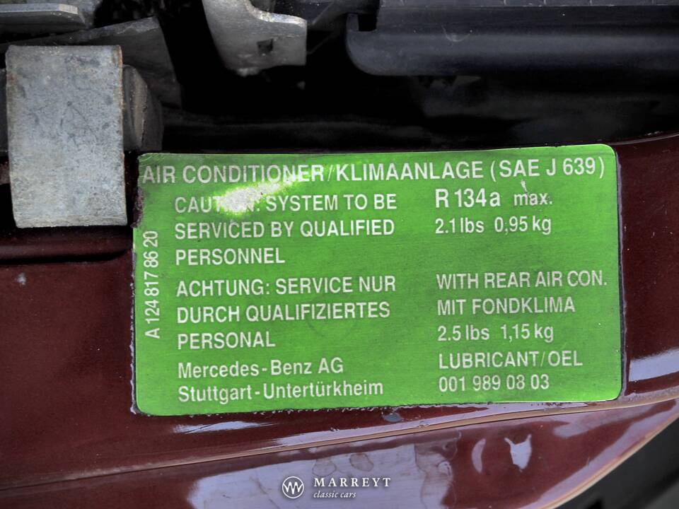 Bild 45/79 von Mercedes-Benz E 220 (1996)