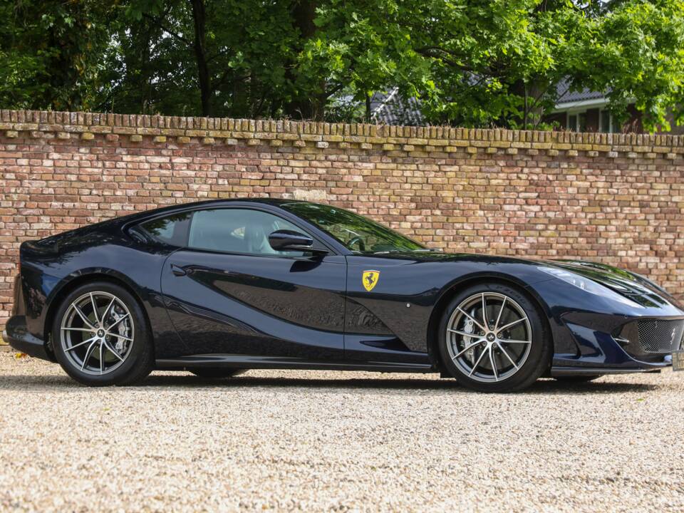 Image 28/50 of Ferrari 812 Superfast (2020)