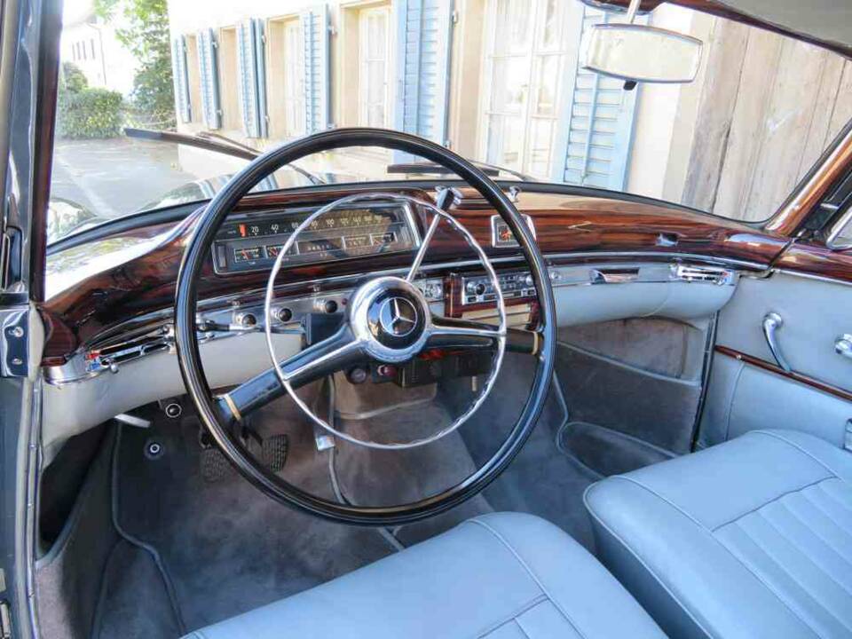 Image 14/25 of Mercedes-Benz 220 S Cabriolet (1957)