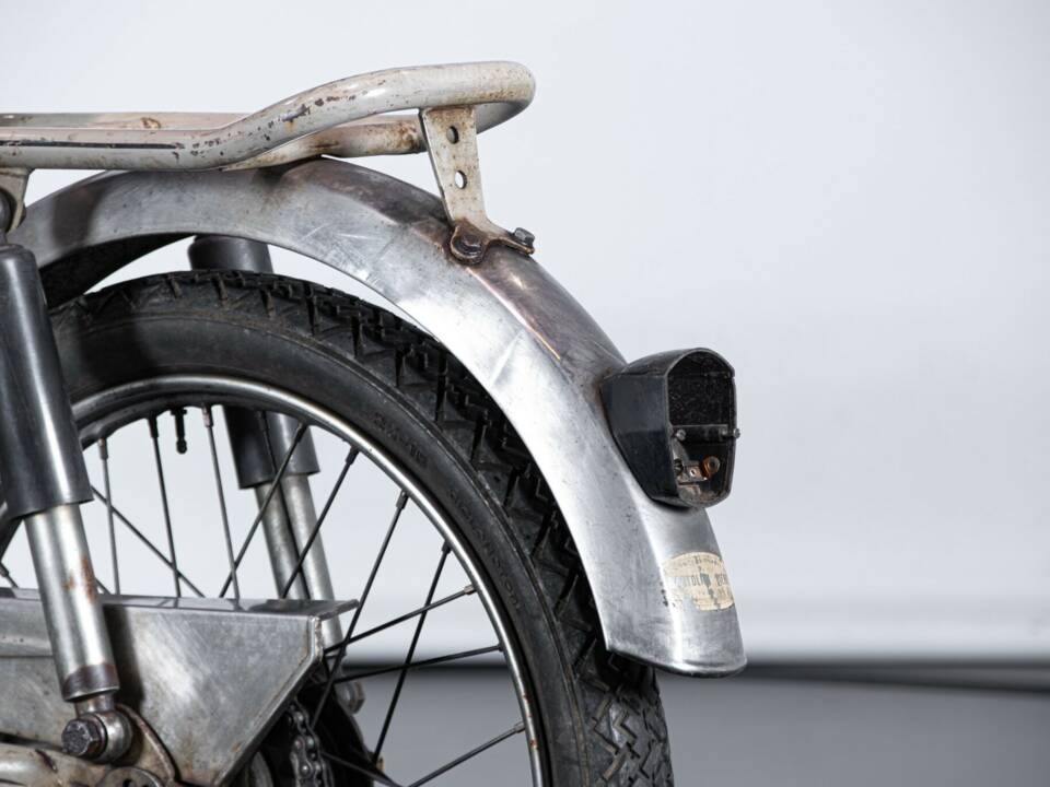 Image 19/50 of Oemmeci DUMMY (1978)