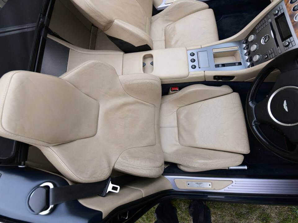 Image 30/50 of Aston Martin DB 9 Volante (2006)