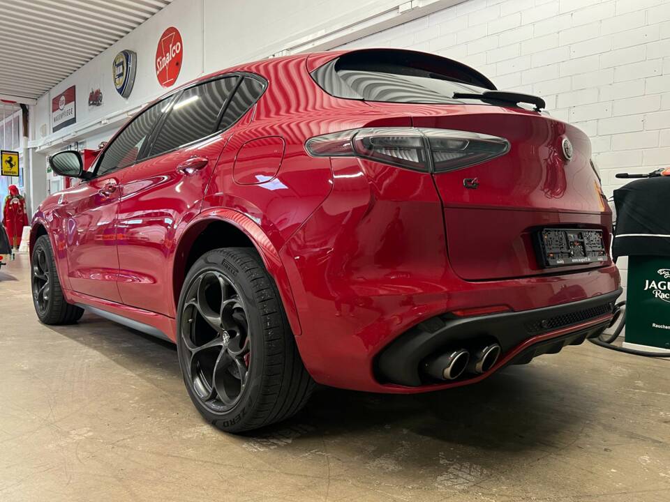 Bild 14/19 von Alfa Romeo Stelvio 2.9 QV &quot;Racing&quot; (2021)
