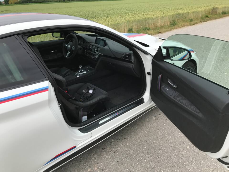 Bild 11/25 von BMW M4 GTS &quot;DTM Champion Edition&quot; (2017)