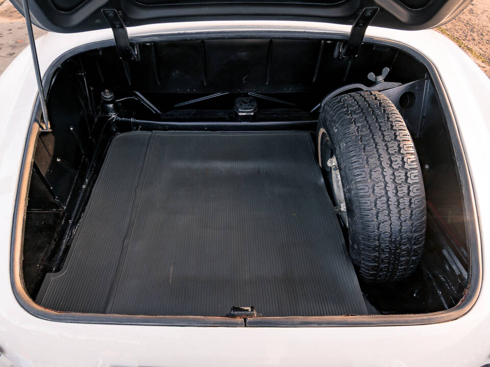 Image 39/42 of Mercedes-Benz 190 SL (1961)