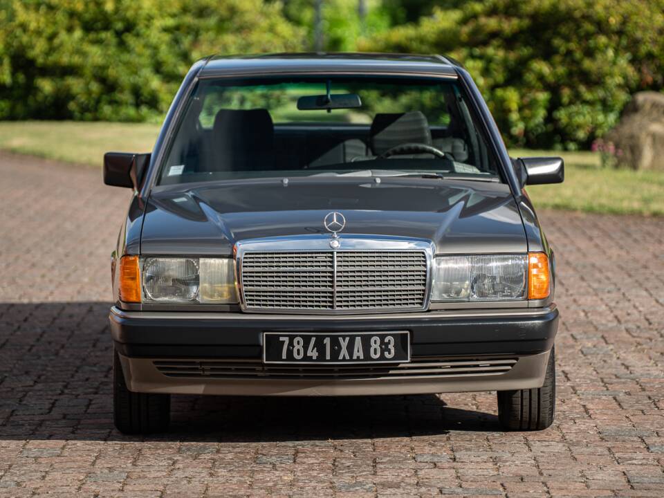 Immagine 6/73 di Mercedes-Benz 190 D 2.5 (1990)