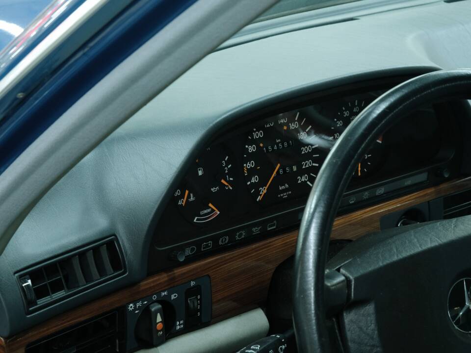 Bild 44/50 von Mercedes-Benz 300 SE (1990)