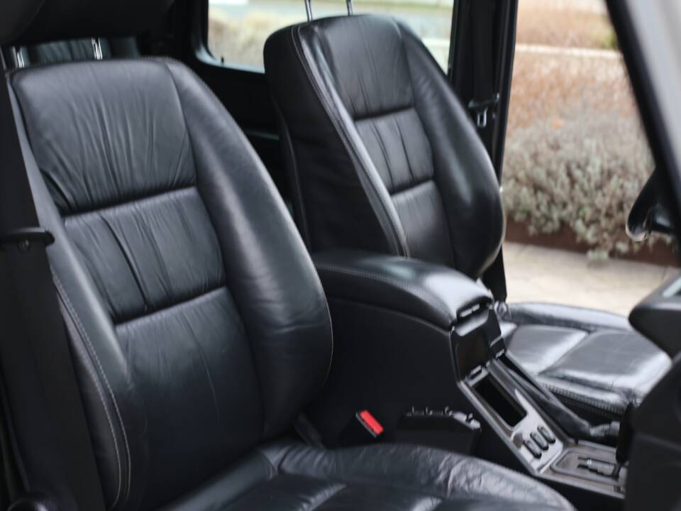 Image 36/64 of Mercedes-Benz G 400 CDI (LWB) (2004)