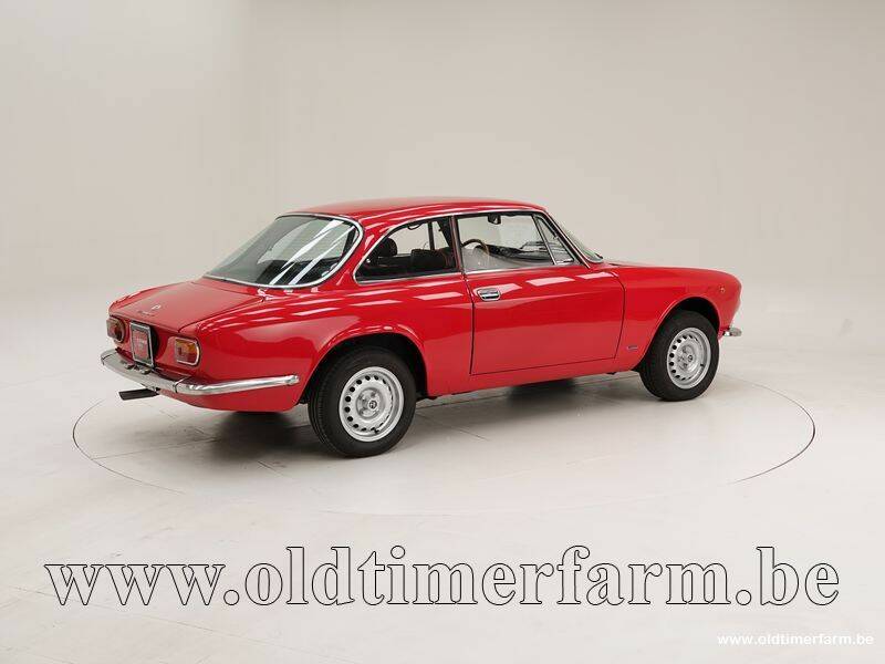 Immagine 2/15 di Alfa Romeo Giulia 1600 GT Junior (1974)