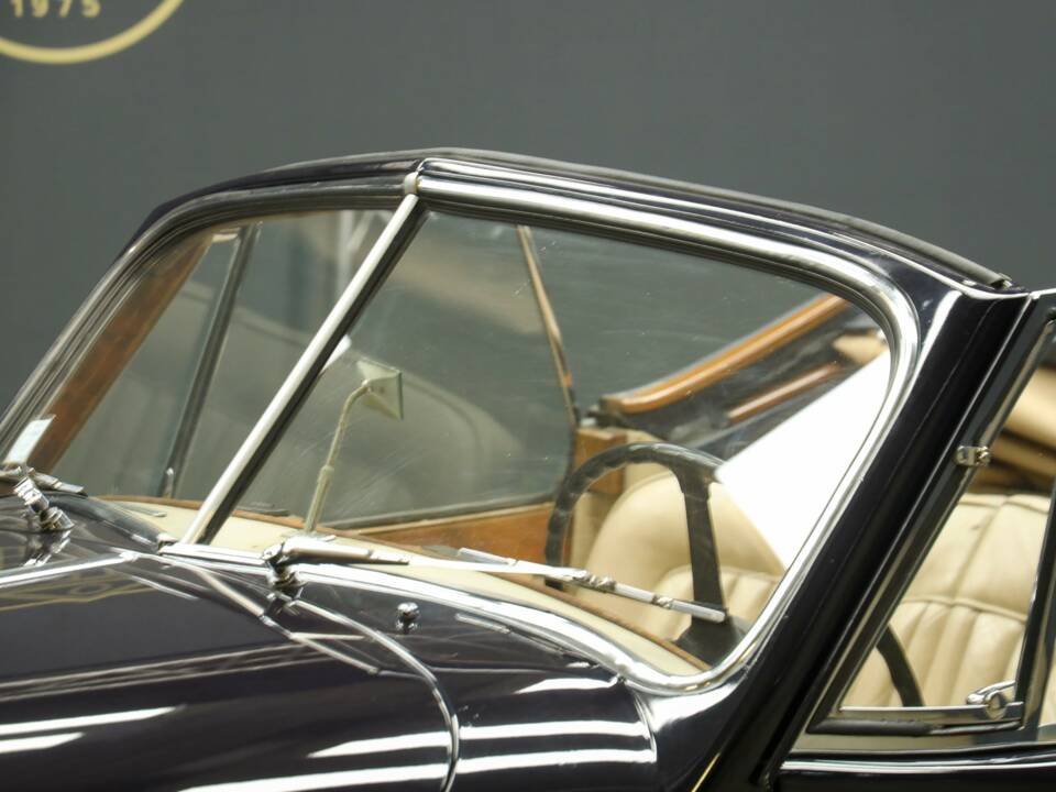 Image 8/50 of Jaguar XK 140 DHC (1955)