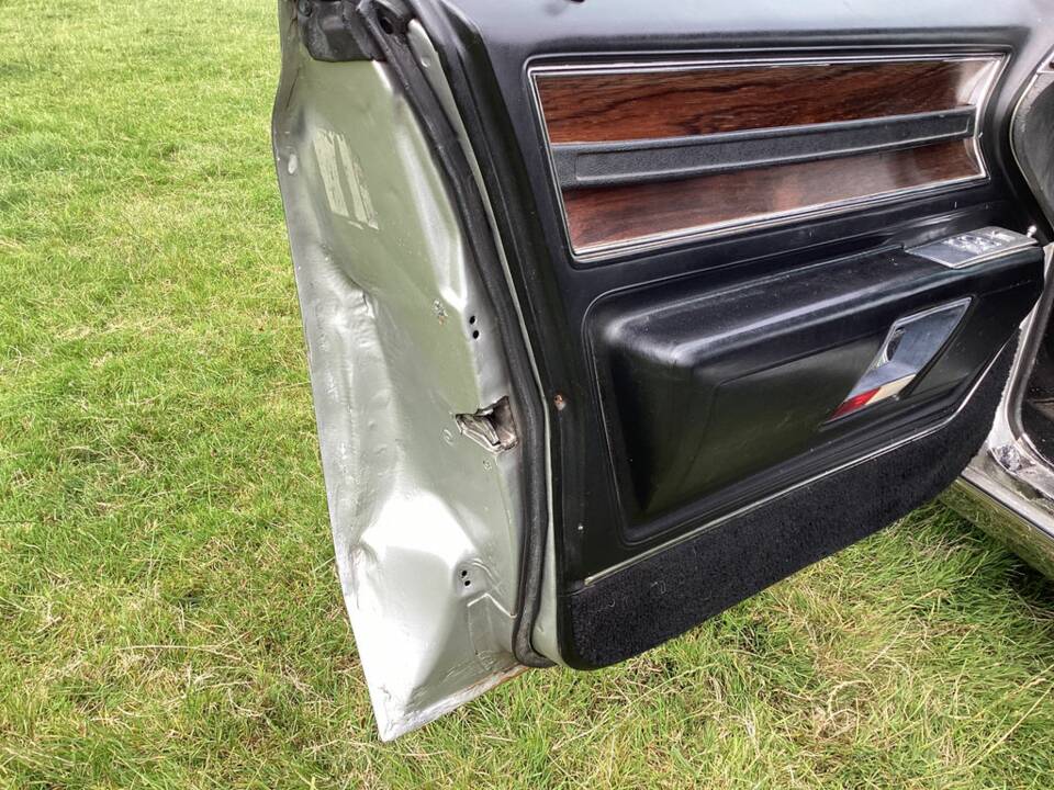 Image 7/8 of Cadillac Fleetwood 60 Special Brougham (1969)