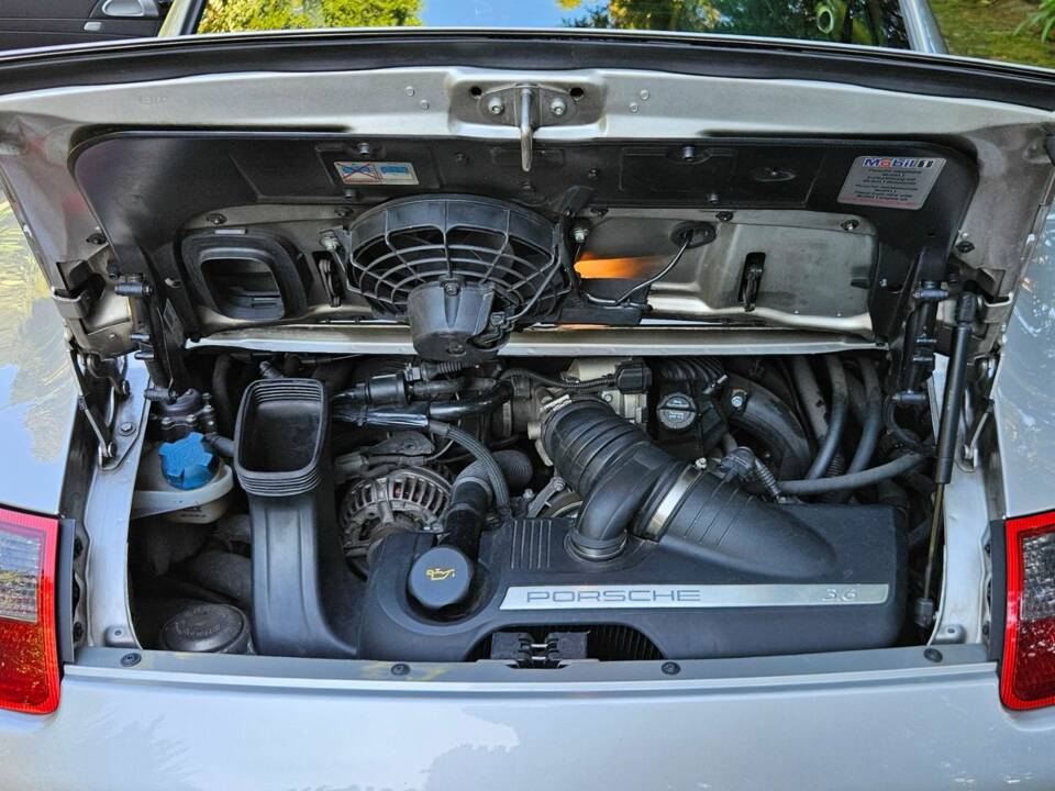Image 14/37 de Porsche 911 Carrera (2004)