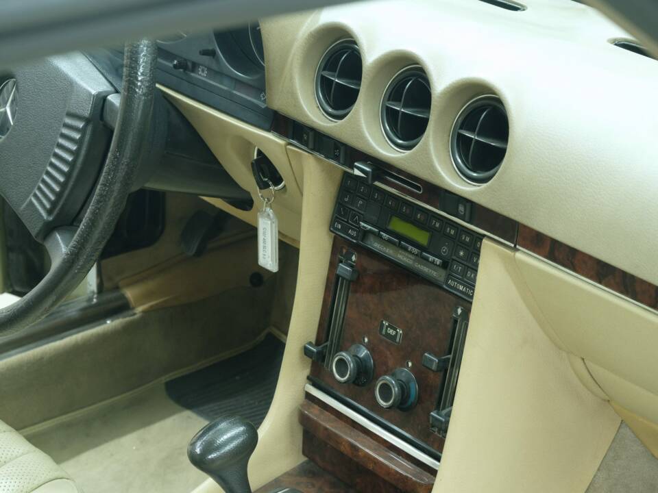 Image 26/50 de Mercedes-Benz 450 SLC 5,0 (1978)