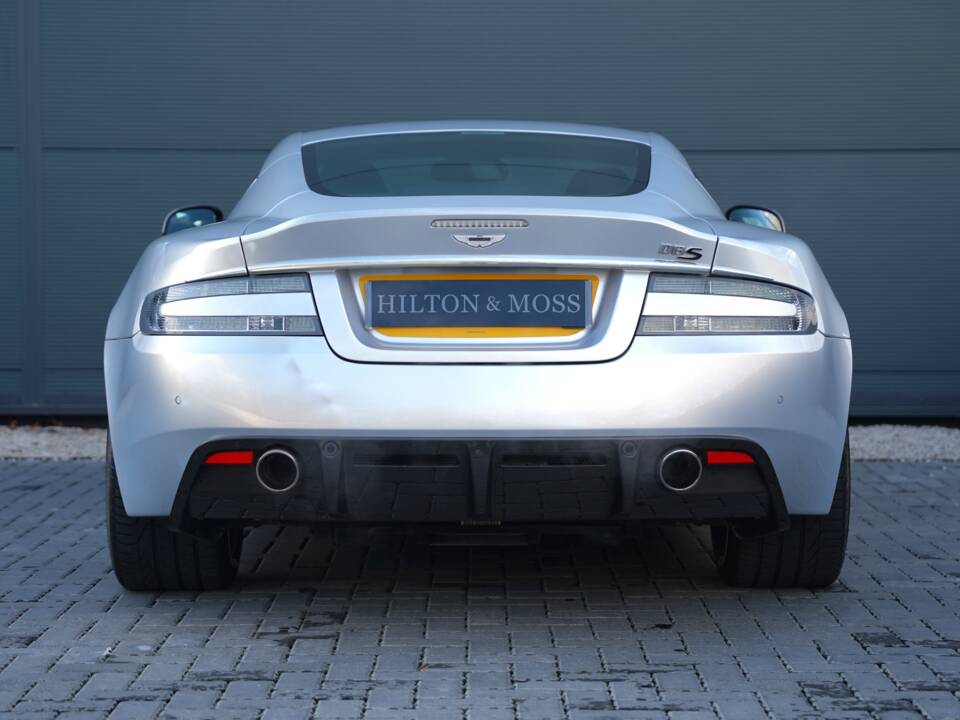 Immagine 8/50 di Aston Martin DBS (2011)