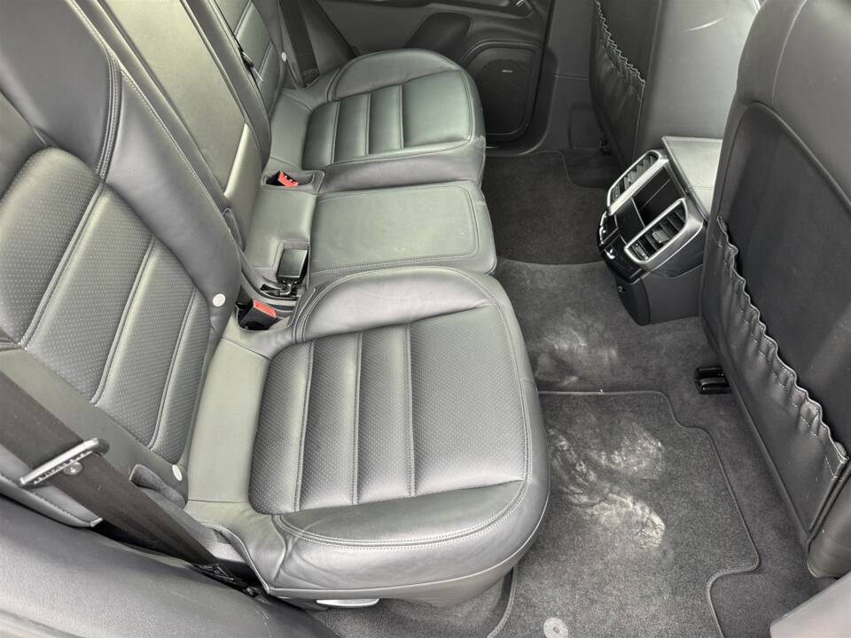 Bild 34/63 von Porsche Cayenne Turbo (2010)