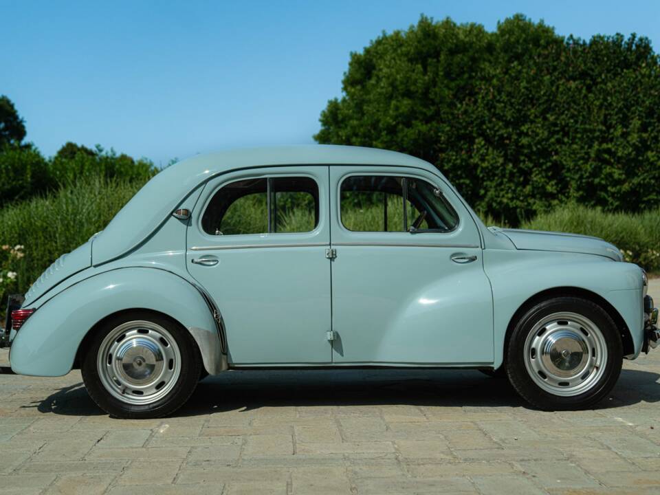 Image 15/50 of Renault 4 CV (1957)