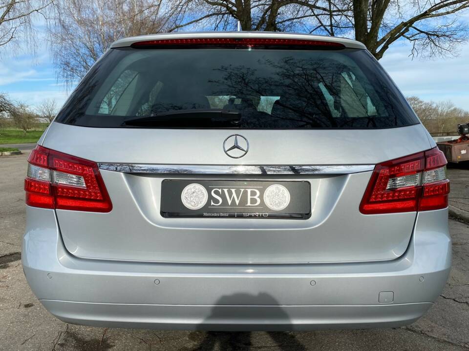 Image 4/27 of Mercedes-Benz E 200 CDI BlueEFFICIENCY T (2010)