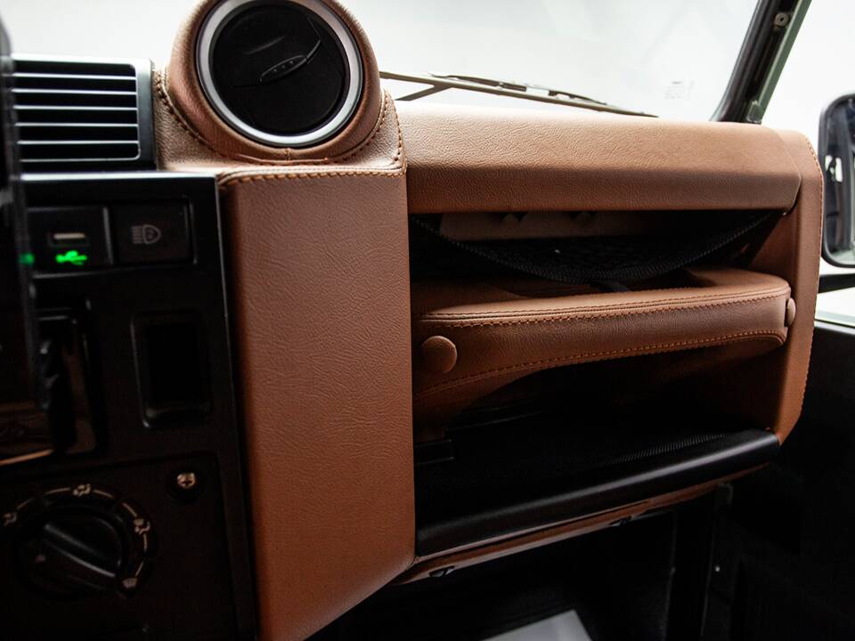 Image 27/44 of Land Rover Defender 90 (2011)