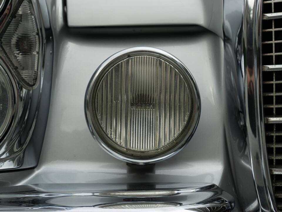 Image 29/95 of Mercedes-Benz 280 SE 3,5 (1970)