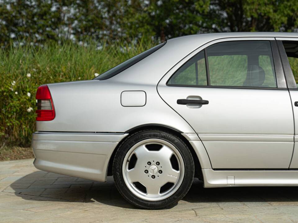 Image 15/50 of Mercedes-Benz C 36 AMG (1995)