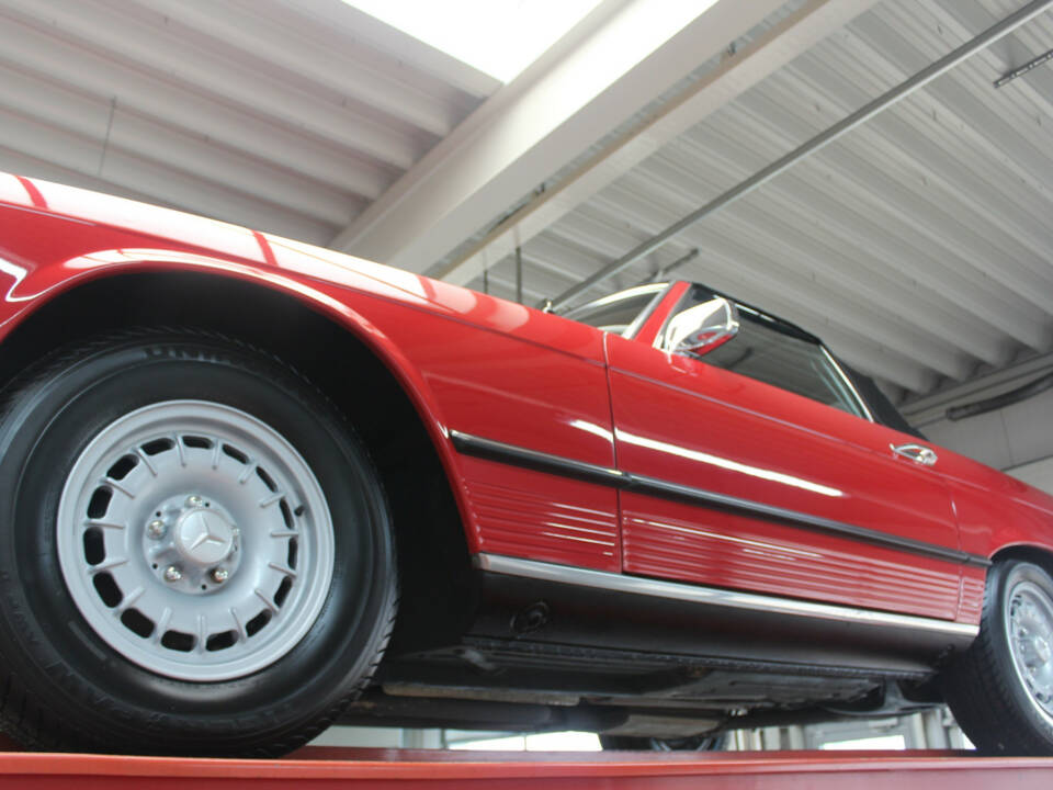 Image 7/50 de Mercedes-Benz 350 SL (1972)