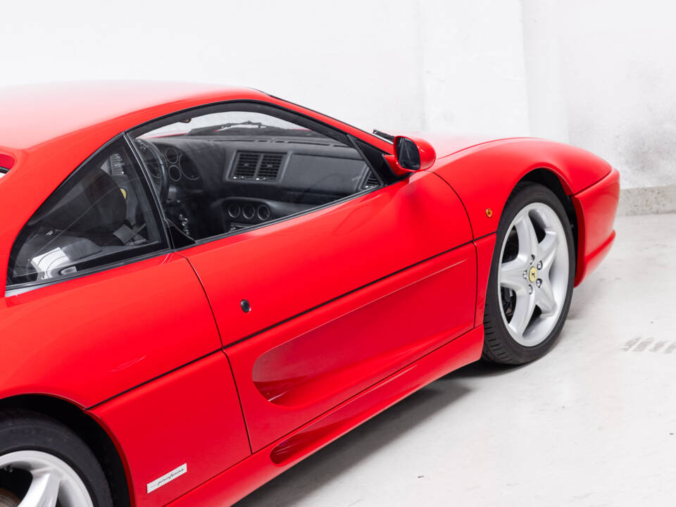 Bild 24/41 von Ferrari F 355 Berlinetta (1996)