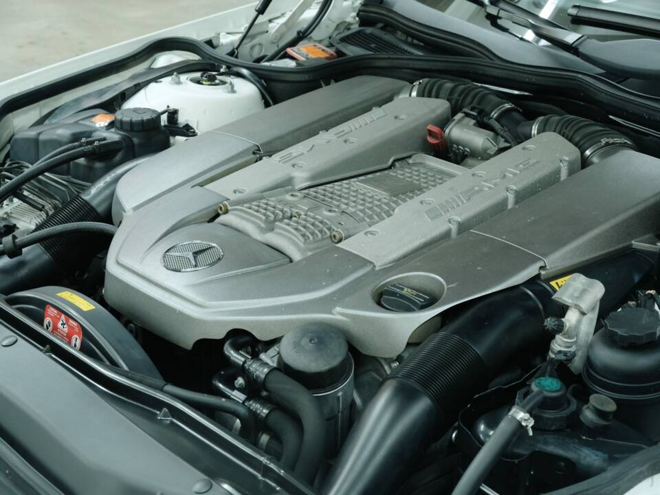 Image 37/50 of Mercedes-Benz SL 55 AMG (2003)