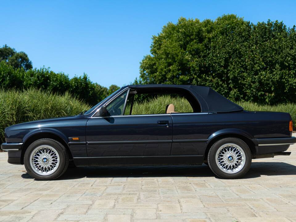 Image 8/50 of BMW 320i (1989)