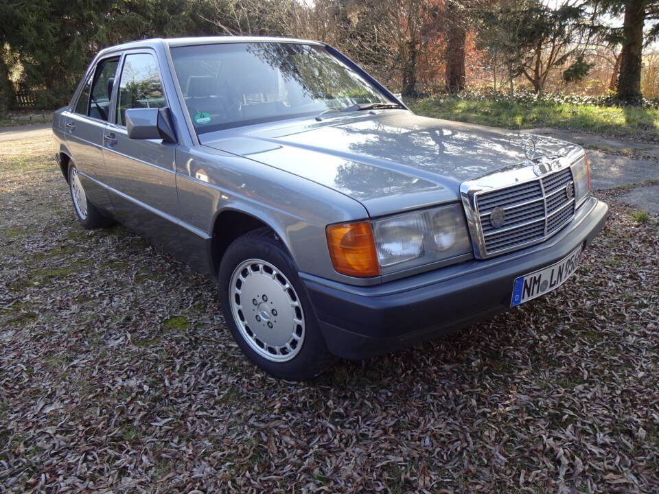 Image 2/10 of Mercedes-Benz 190 E 2.3 (1991)