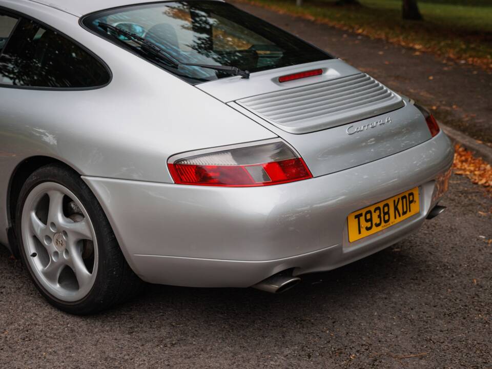Bild 8/26 von Porsche 911 Carrera 4 (1999)