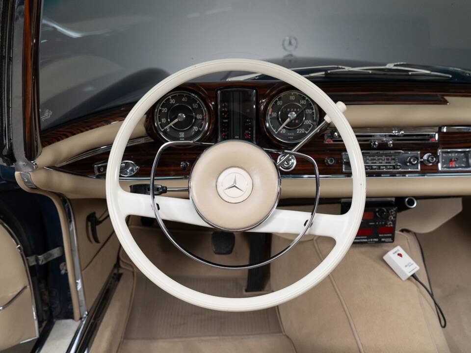 Bild 26/34 von Mercedes-Benz 250 SE (1966)