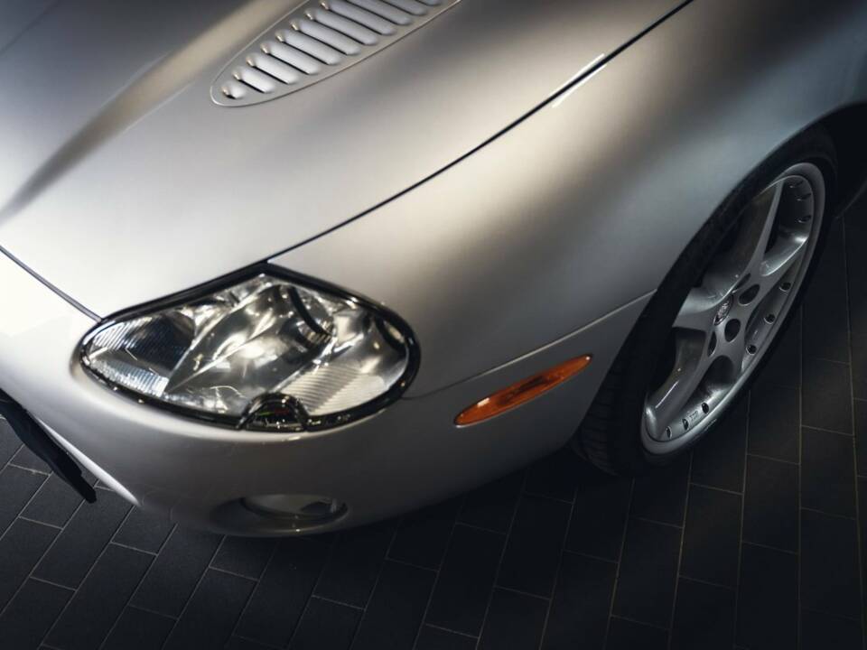 Image 3/15 of Jaguar XKR "Silverstone" (2000)