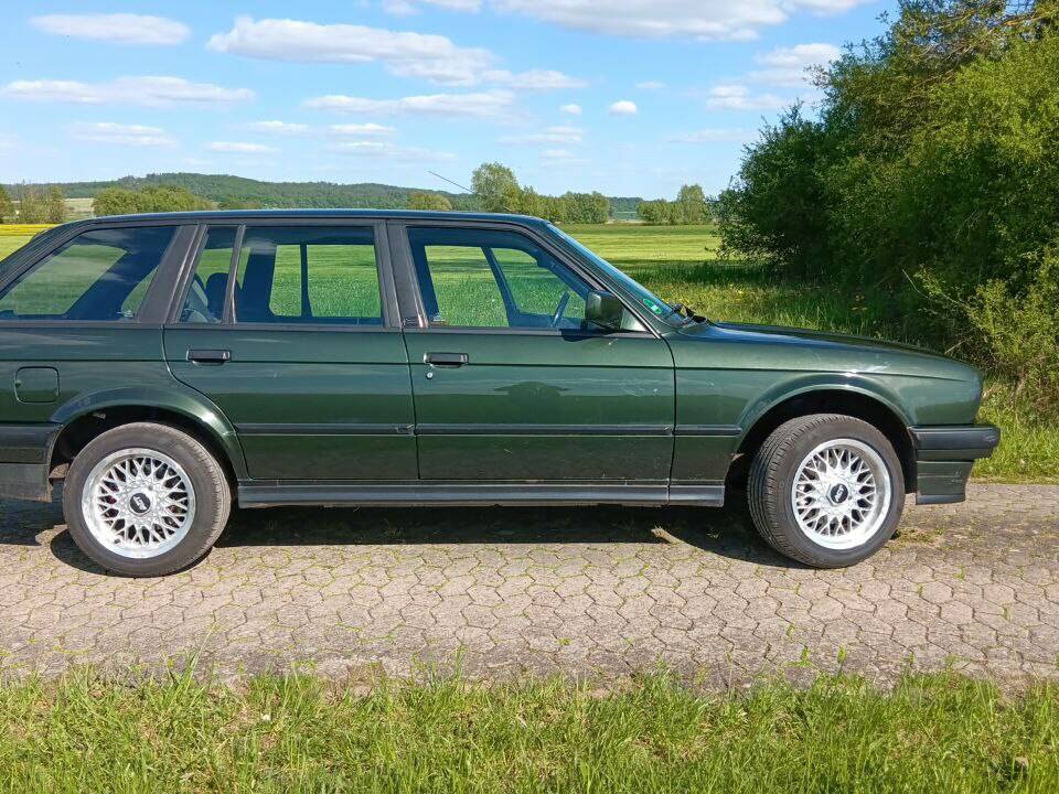 Image 8/21 of BMW 325i Touring (1989)