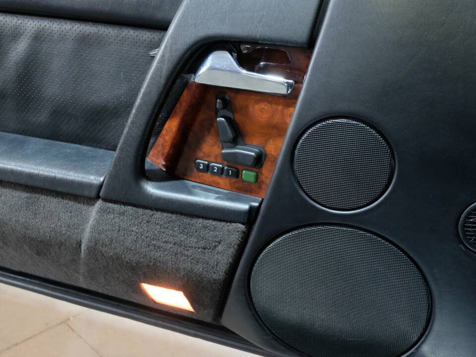 Image 13/51 of Mercedes-Benz 500 SL (1992)