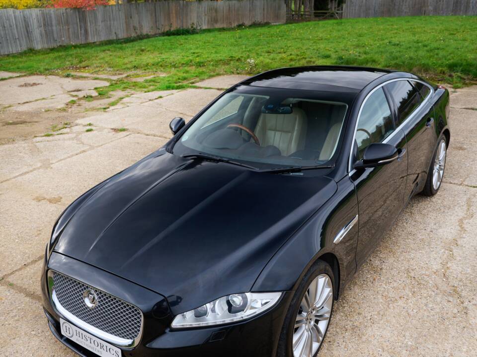 Bild 22/50 von Jaguar XJ 5.0 (2011)