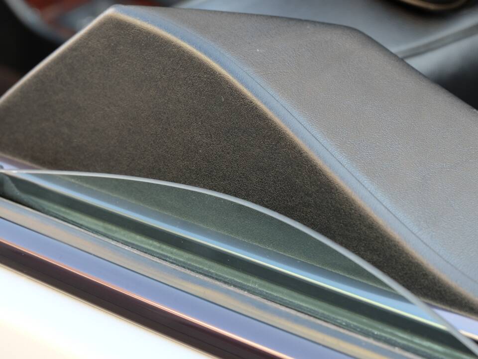 Image 40/74 of Mercedes-Benz E 320 (1997)