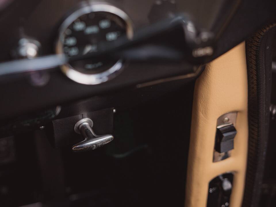 Image 82/99 of Aston Martin DB 6 Volante (1968)