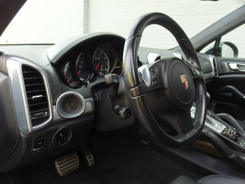Bild 61/98 von Porsche Cayenne Turbo (2010)