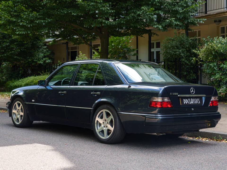 Bild 4/27 von Mercedes-Benz E 500 Limited (1994)