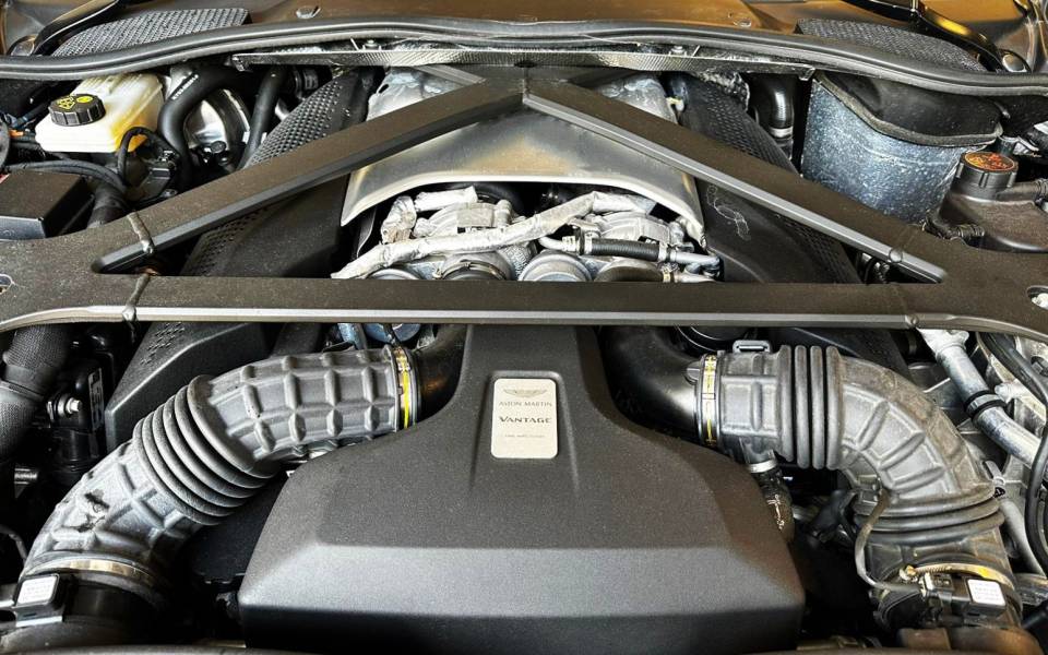 Imagen 2/50 de Aston Martin Vantage V8 (2019)