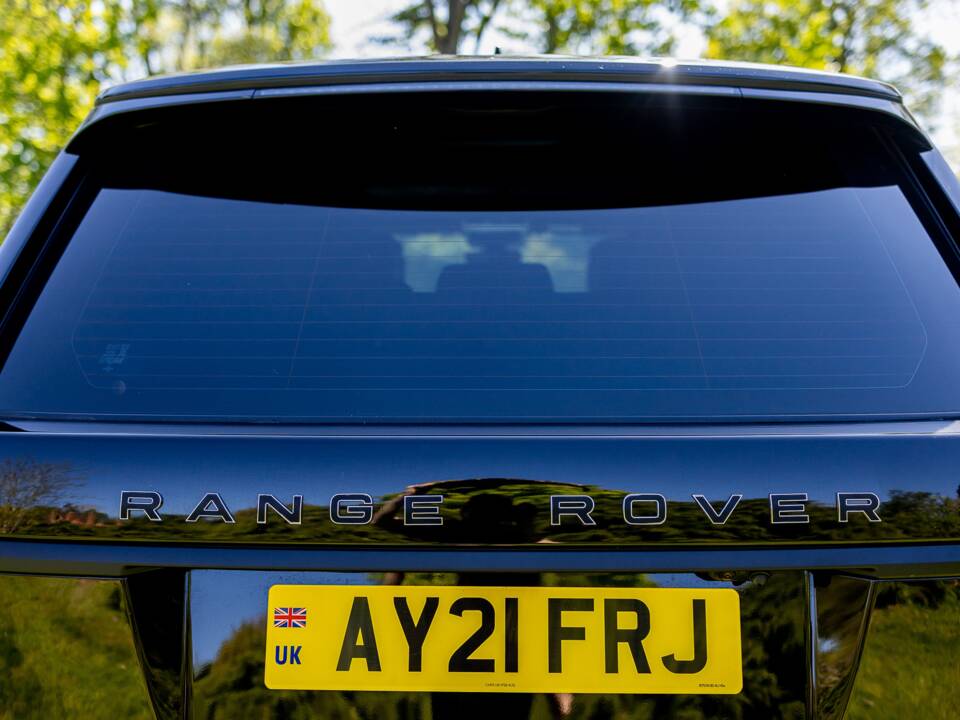Image 28/49 of Land Rover Range Rover V8 Armoured (2022)