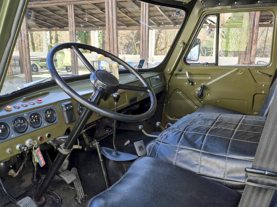 Image 22/51 of UAZ 3741 (1991)